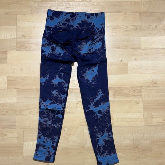 Women's Navy Tie-Dye Leggings - Picture 3 of 5